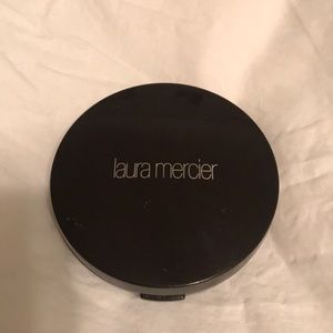 laura mercier foundation powder: shade 06